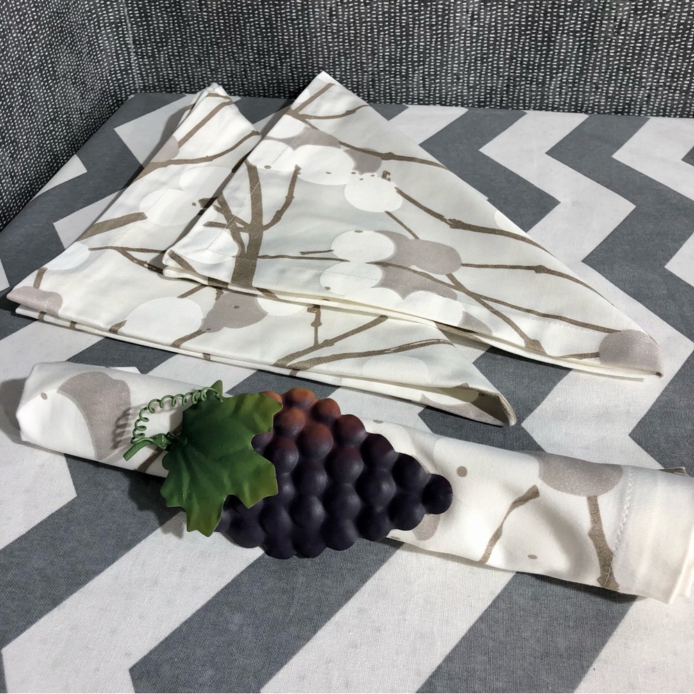 Grape Cluster Napkin Rings - Picture 6 of 7